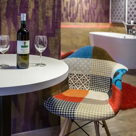 Yourplace Romantic With Private Patio * Cracovia