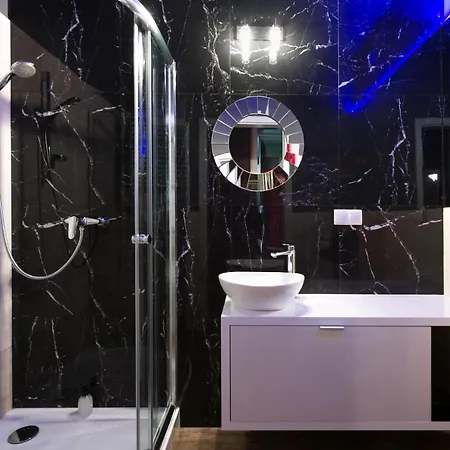 Yourplace Romantic With Private Patio Appartamento Cracovia